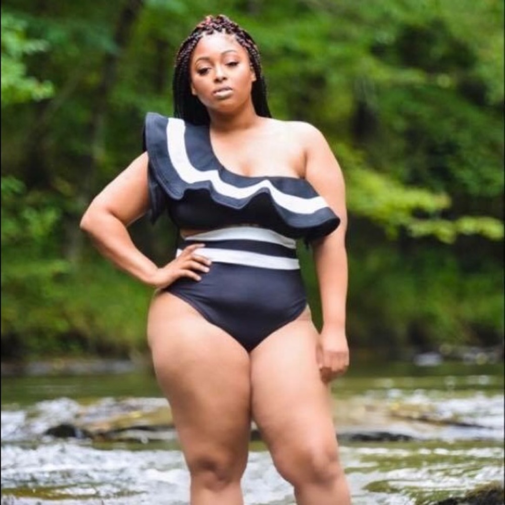 LAST 1 🌺NEW ITEM! OFF SHOULDER SWIMSUIT SET - Picture 7 of 8